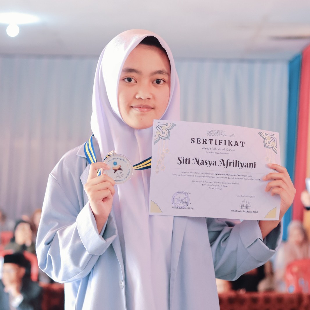 Wisuda Tahfidz Angkatan I Tahun 2024/2025