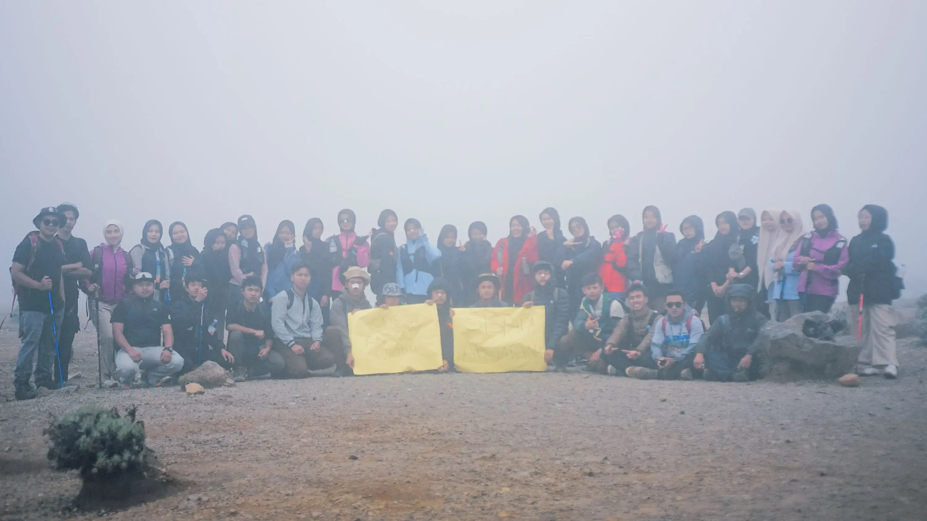 Kegiatan Siswa Pecinta Alam Argadana berkolaborasi dengan sukarelawan Montana Gunung Gede Pangrango